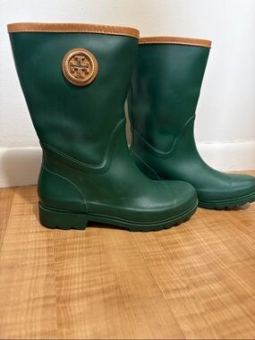 Tory Burch Forest Green Rubber Rain Boots with Tan Trim